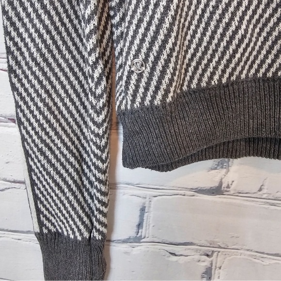 Lululemon Devi Crew in Heathered Grey - Picture 3 of 5